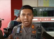 Menurut Kasatlantas Polres Karanganyar AKP Agista Ryan Mulyanto mengatakan, kecelakaan maut di jalur Tawangmangu-Magetan menimpa mobil rombongan wisata yang mengalami rem blong. Sebanyak lima korban yang tewas terlempar ke jurang. (Beritasatu/Abdul Alim Muhamad Zamzami)
