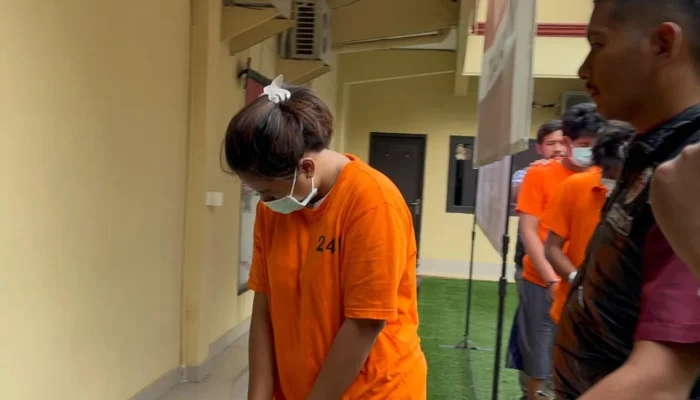 Belum Digaji Tiga Bulan, Wanita Muda di Cilandak Curi 4 Motor dan 10 Ponsel Kantor