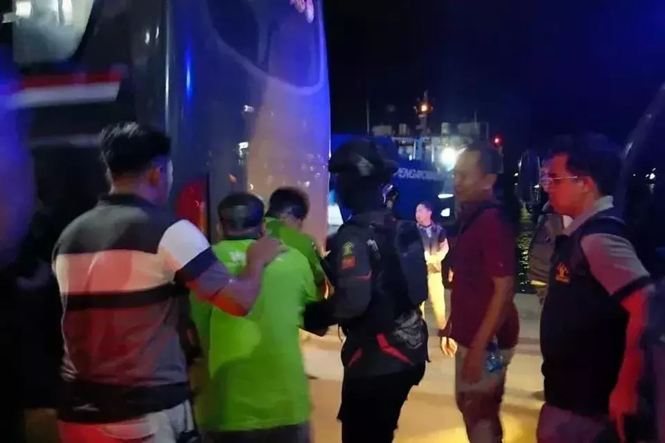 Pemindahan napi Lapas Narkotika Muara Beliti, Sumatera Selatan ke Lapas Nusakambangan, Cilacap, Jawa Tengah, Minggu (11/5/2025). (Antara/Ditjen Pemasyarakatan)