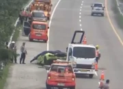 Lamborghini Tabrak Ignis di Tol Jomo, Dua Orang Luka dan Infrastruktur Rusak Parah