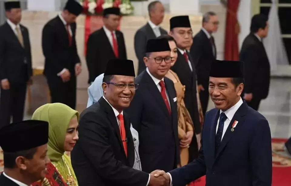 Image Credit Antara - Presiden Joko Widodo (kanan) berjabat tangan dengan Menkumham Supratman Andi Agtas (ketiga kiri) usai pelantikan di Istana Negara, Jakarta, Senin 19 Agustus 2024.