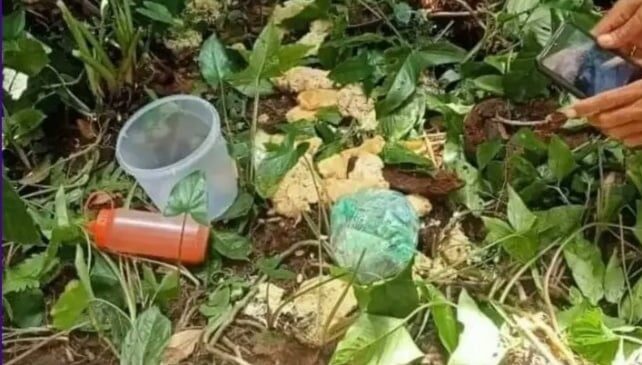 Image Credit Istimewa - Barang Dagangan Milik Nia Kurnia Sari Yang Berserakan Di Hutan.