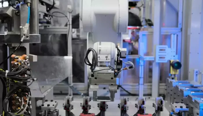 Apple Pertimbangkan Pindahkan Produksi iPhone untuk Pasar AS dari China ke India