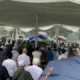 Suami Najwa Shihab, Ibrahim Sjarief Assegaf dimakamkan di tempat pemakaman umum (TPU) Jeruk Purut, Rabu (21/5/2025). (Liputan6/Muhammad Radityo Priyasmoro)