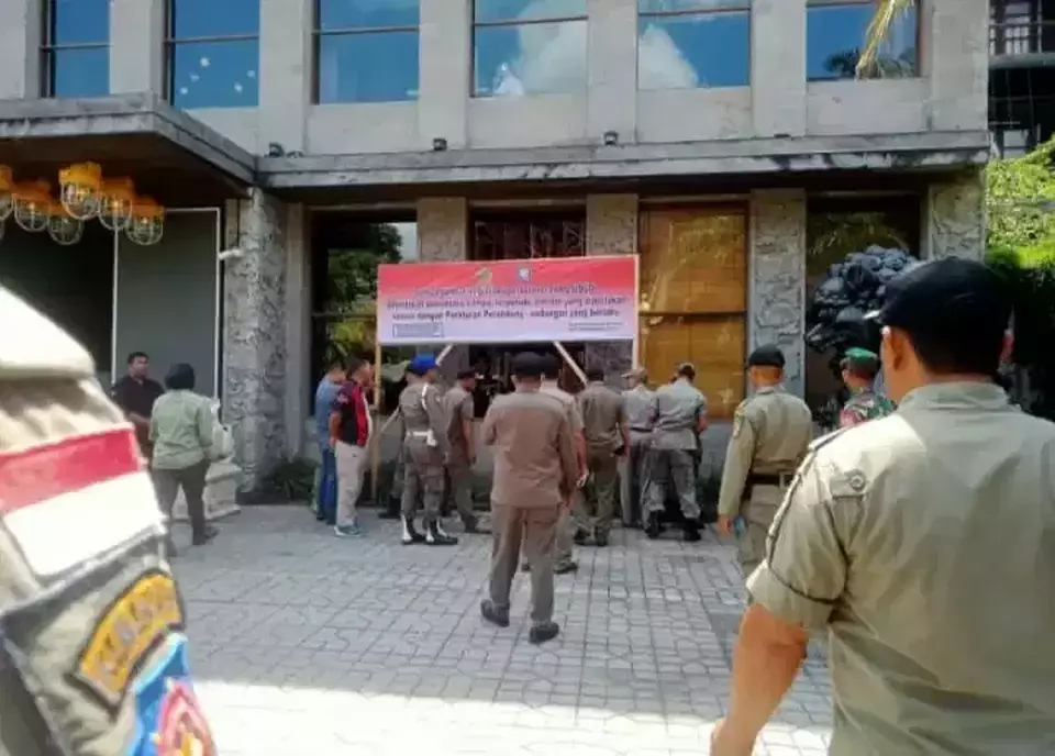 Image Credit Istimewa - Situasi penutupan PARQ Ubud yang dilakukan Satuan Polisi Pamong Praja (Satpol PP) Gianyar, Senin, 20 Januari 2025.