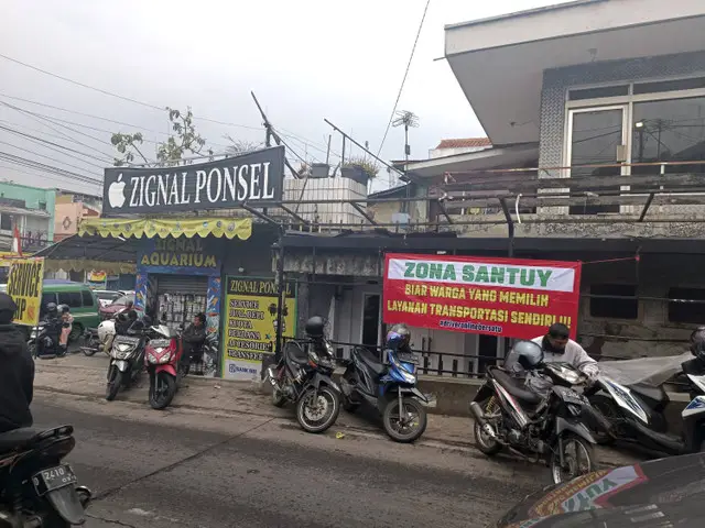 Image Credit Robby Bounceu/kumparan - Suasana pangkalan Ojek Pasir Impun, Kota Bandung, Senin (9/9/2024).