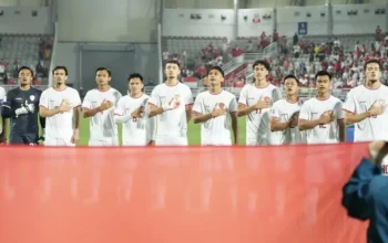 Image Credit Antara - Pesepak bola Timnas U-23 Indonesia menyanyikan lagu kebangsaan Indonesia Raya sebelum melawan Timnas U-23 Korea Selatan pada babak perempat final Piala Asia U-23 2024 di Stadion Abdullah bin Khalifa, Doha, Qatar.