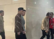 Presiden ke-7 Jokowi saat tiba di Bareskrim Polri untuk mengklarifikasi tuduhan soal ijazah palsu. (Beritasatu/Alfida Rizky Febriana)