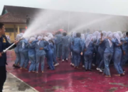 Tanpa Wisuda, Siswa SMK Negeri 1 Tambelang Rayakan Kelulusan dengan Disiram Mobil Damkar