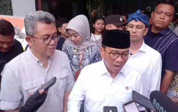 Image Credit Algi Muhamad Gifari/Beritasatu - Menteri Desa dan Pembangunan Daerah Tertinggal (Mendes PDT) Yandri Susanto bersama Utusan Khusus Presiden Bidang Pembinaan Generasi Muda dan Pekerja Seni, Raffi Ahmad kunjungi Desa Cikahuripan, Lembang, Kabupaten Bandung Barat. Jumat, 15 November 2024.