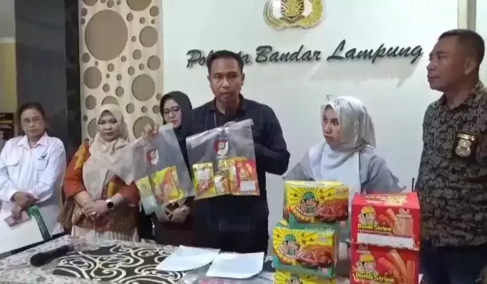 Image Credit Triyono/Beritasatu - Polresta Bandar Lampung menghentikan kasus 12 siswa SD Negeri 1 Durian Payung, Bandar Lampung yang mengalami keracunan jajanan kemasan, Penghentian itu tidak menemukan unsur pidana, Rabu, 6 November 2024.