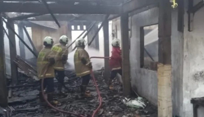 Kebakaran Hebat Landa Kos dan Warung Kelontong di Kuta, Tiga Korban Luka
