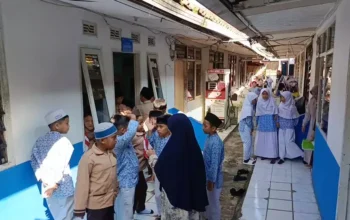 SD Tahfidz Al-Qur'an Masyuriyah Cianjur harus sewa enam rumah petakan untuk ruang kelas untuk proses belajar mengajar. (Beritasatu/Riski Maulana)