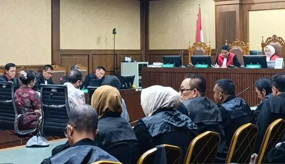 Mantan pejabat Mahkamah Agung (MA) Zarof Ricar (tengah) dalam sidang pembacaan surat tuntutan di Pengadilan Tipikor Jakarta, Rabu28 Mei 2025. (©Antara)