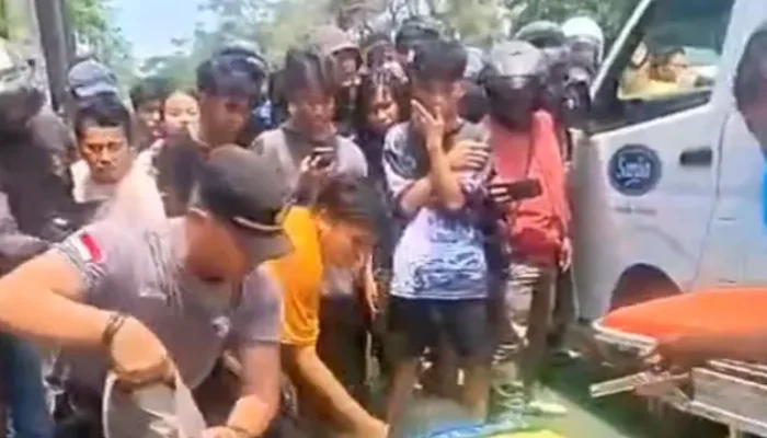 Aksi Humanis Kapolsek Medan Tuntungan: Lepas Seragam Dinas untuk Tutupi Jenazah Mahasiswi Korban Laka Lantas