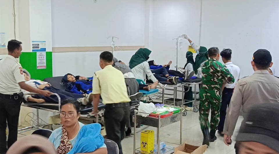 Sejumlah siswa di Kabupaten Cianjur, Jawa Barat, mengalami gejala keracunan seusai menyantap makanan dari program MBG, Senin (21/4/2025) (Beritasatu/Riski Maulana)