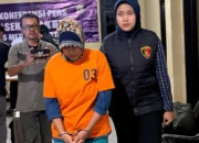 Tersangka saat digiring oleh petugas di Jakarta. (Humas Polres Jakpus)