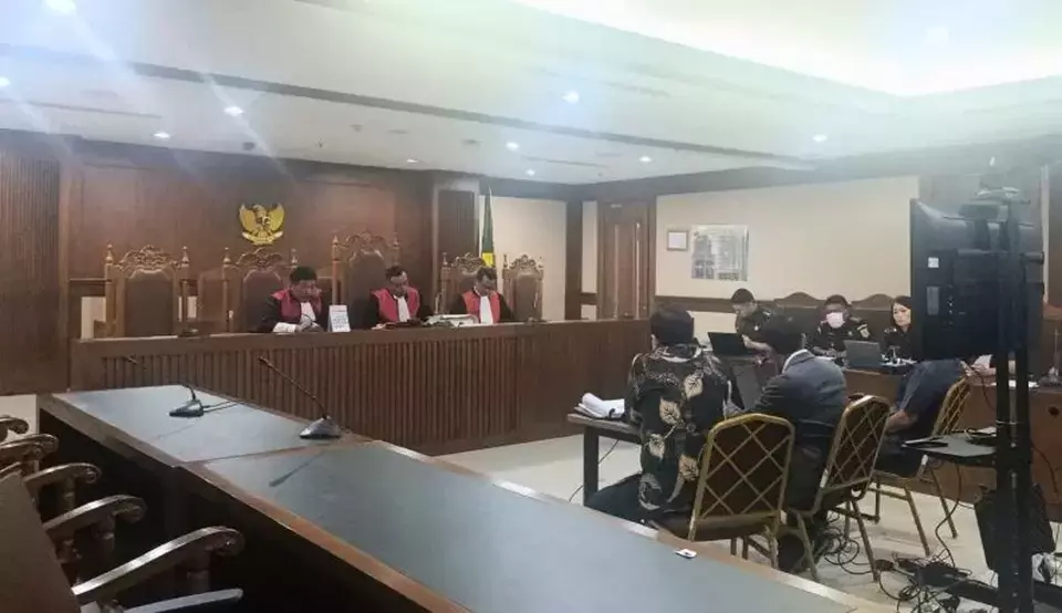 Image Credit Agatha Olivia Victoria/Beritasatu - Terpidana kasus pembunuhan berencana, Jessica Kumala Wongso, bersama tim kuasa hukumnya memutuskan untuk walk out dari sidang permohonan peninjauan kembali (PK) yang digelar di Pengadilan Negeri Jakarta Pusat pada Senin, 18 November 2024.