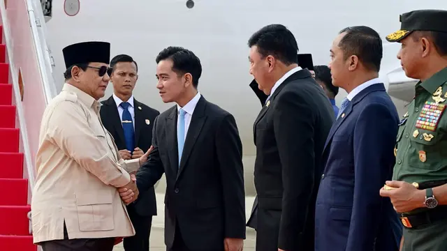 Image Credit Biro Pers Istana Kepresidenan - Presiden Prabowo Subianto tiba di Indonesia usai melakukan rangkaian kunjungan kerja ke kawasan Timur Tengah dan Turkiye, Selasa (15/4/2025).