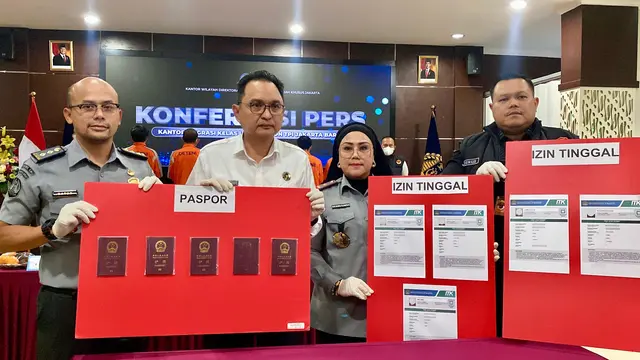 Kantor Imigrasi Kelas I Khusus Non TPI Jakarta Barat mengamankan lima warga negara asing (WNA) asal Tiongkok yang diduga menyalahgunakan izin tinggal dengan modus pengantin pesanan.