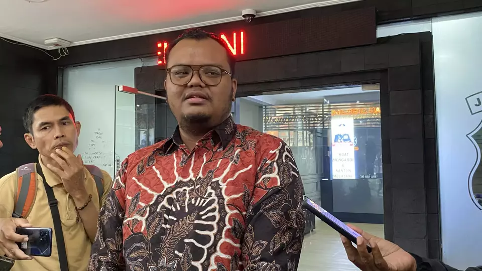 Satria Marwan, kuasa hukum QAR, korban pelecehan seksual oleh dokter Persada Hospital Malang ditemui di Polresta Malang Kota. (Beritasatu/Putu Ayu Pratama Sugiyo)