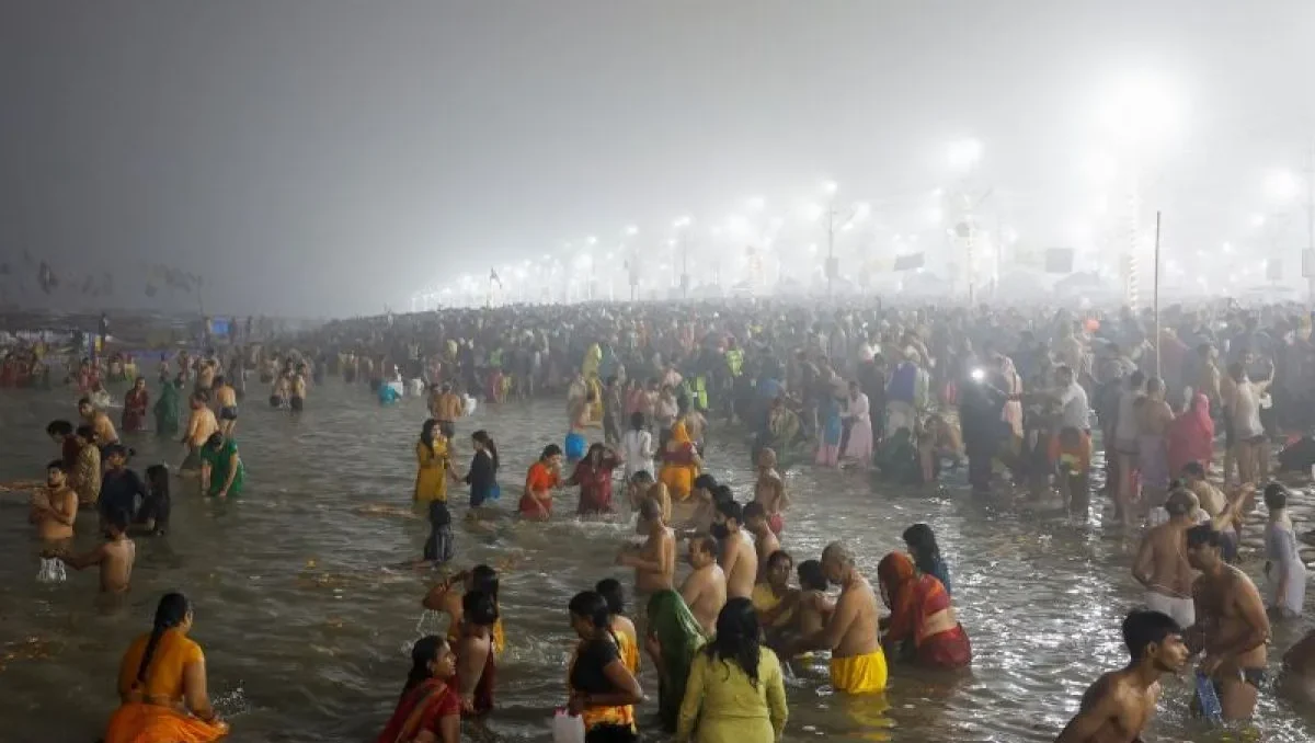 Image Credit Adnan Abidi/REUTERS - Umat Hindu melakukan ritual membasuh diri atau mandi suci di pertemuan tiga sungai yaitu Gangga, Yamuna dan Saraswati dalam rangkaian festival Maha Kumbh Mela di Prayagraj, India, Senin (13/1/2025).