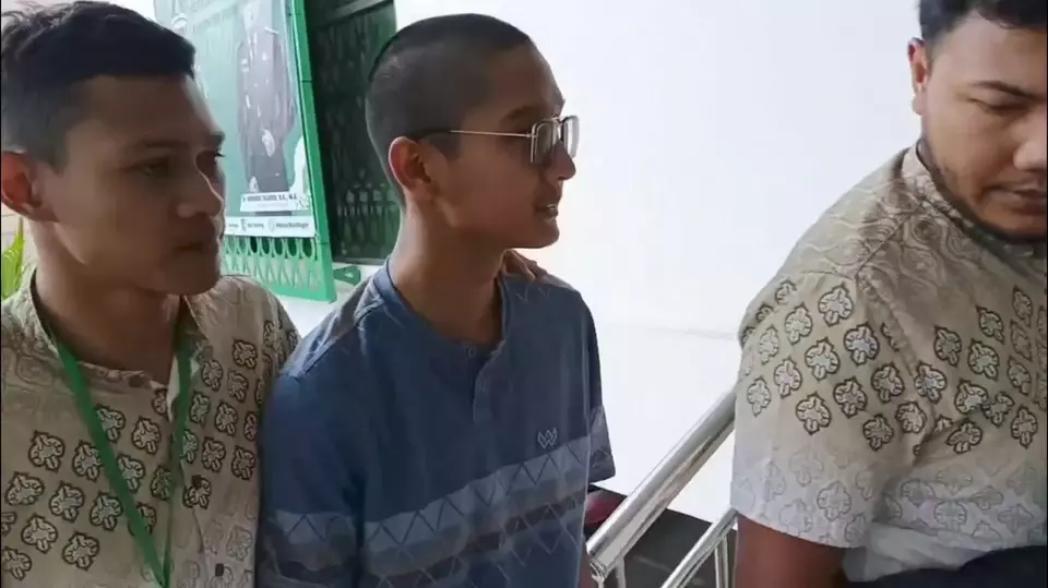 Image Credit Heru Yustanto/Beritasatu - Setelah hampir 2 bulan ditahan di Mapolres Bogor, tersangka kasus kekerasan dalam rumah tangga (KDRT) terhadap Cut Intan Nabila, Armor Toreador, akhirnya diserahkan kepada Kejaksaan Negeri (Kejari) Cibinong pada Jumat, 11 Oktober 2024.