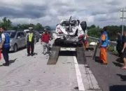 Tabrakan Beruntun di Tol Semarang-Solo: Truk Pengangkut Telur, Sedan, dan Bus Terlibat