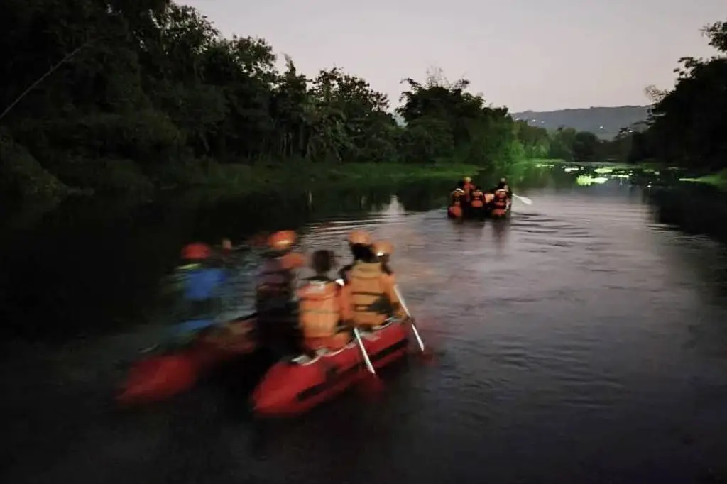 Image Credit Doc Basarnas Kota Yogyakarta - Tim SAR Gabungan mencari pemancing yang tenggelam di Kali Opak.