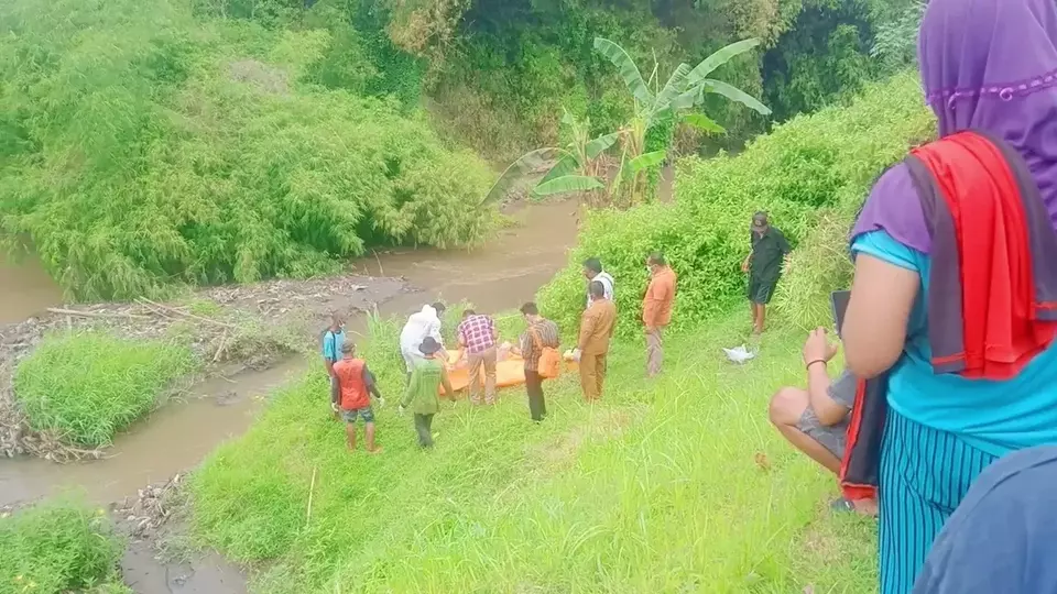 Image Credit Anis Firmansah/Beritasatu - Warga Desa Kayen Kidul, Kabupaten Kediri, dikejutkan dengan penemuan jasad seorang wanita tanpa busana mengambang di Dam Sungai Serinjing pada Selasa pagi.