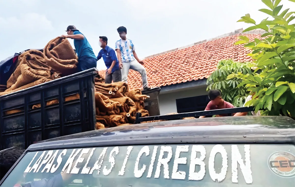 Image Credit Istimewa - Hasil produksi produk turunan sabut kelapa siap didistribusikan ke pasar internasional.