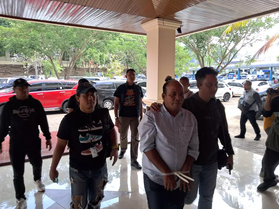 Image Credit Widi Wicaksono/Beritasatu - Direktorat Reserse Kriminal Umum Polda Jawa Tengah menangkap bos debt collector (DC) Anggiat Marpaung yang masuk daftar pencarian orang (DPO) selama satu tahun di Jambi, Sabtu, 28 September 2024.