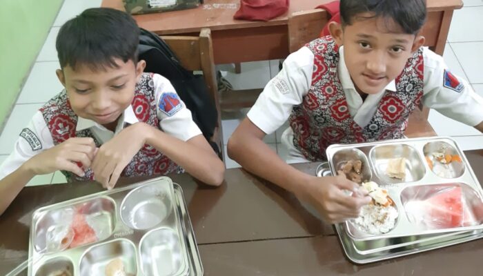Ketua BRNR Kota Cirebon Raden Asep Hanafi, Kunjungi MBG Seru di SDN Karya Mulya 1 kota cirebon