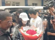 LM Bawa Hadiah untuk Nikita Mirzani di Tahanan – Momen Mengharukan!