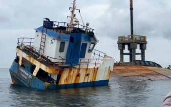 Evakuasi Satelit Tanda Bahaya dari Kapal Karam di Selat Sunda untuk Kelancaran Pelayaran Bakauheni-Merak