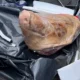Image Credit Istimewa - Kantor media Tempo menerima sebuah paket berisi kepala babi pada Rabu 19 Maret 2025 yang dikemas dalam kotak kardus yang dilapisi styrofoam.