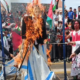 Warga bakar bendera Israel dan boneka Perdana Menteri Benjamin Netanyahu dalam aksi bela Palestina di Tangerang, Minggu (20/4/2025) (Beritasatu/Wahroni)