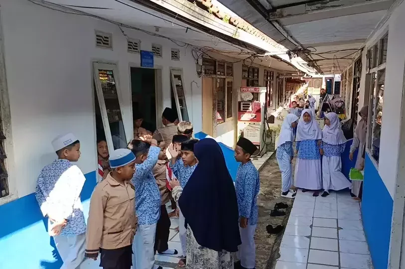 SD Tahfidz Al-Qur'an Masyuriyah Cianjur harus sewa enam rumah petakan untuk ruang kelas untuk proses belajar mengajar. (Beritasatu/Riski Maulana)
