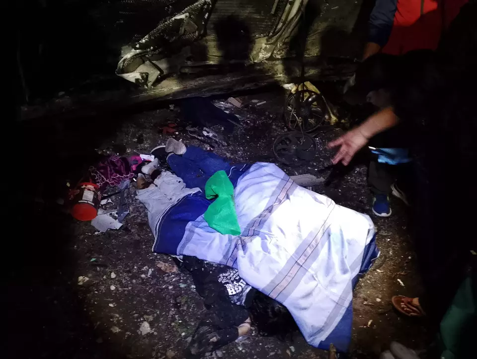 Image Credit Elan Suherlan/Beritasatu.com - Sebuah bus yang membawa rombongan pelajar SMK Lingga Kencana, Depok, terguling di Jalan Raya Palasari, Ciater, Kabupaten Subang, Jawa Barat pada Sabtu, 11 Mei 2024 malam.