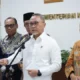 Image Credit Istimewa - Menko Zulhas dalam rapat bersama Gubernur dan Bupati Jawa Timur.