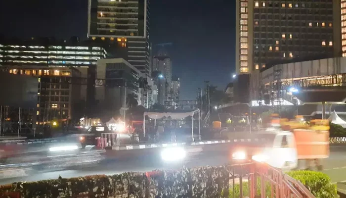 Penampakan Bundaran HI Pasca Perayaan Meriah Malam Tahun Baru 2025