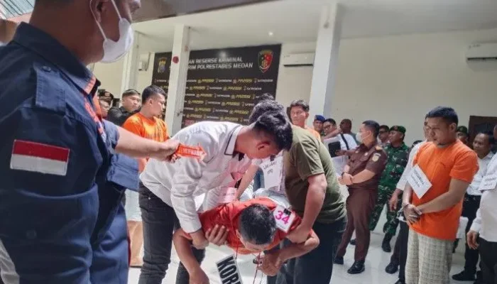 Rekonstruksi Pembunuhan Eks TNI Andreas: Serka HS Peragakan Empat Puluh Lima Adegan