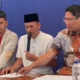 Kades Kohod, Arsin didampingi dua kuasa hukumnya muncul ke publik. Dia meminta maaf atas kegaduhan yang terjadi terkait dengan pagar laut Tangerang. (Istimewa)