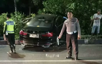 Mobil BMW Terjun dari Ujung Tol Belum Jadi di Gresik, Sopir Tergiur Google Maps