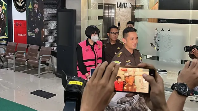 Kejaksaan Agung (Kejagung) langsung melakukan penahanan terhadap tiga tersangka baru terkait perintangan penyidikan atau obstruction of justice kasus vonis lepas korupsi minyak goreng. (Liputan6/Nanda Perdana Putra).