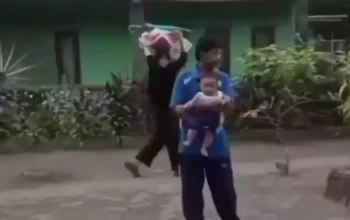 Image Credit Instagram/@lambe_turah - Penampakan gadis penjual gorengan keliling di Padang Pariaman sebelum ditemukan dibunuh.