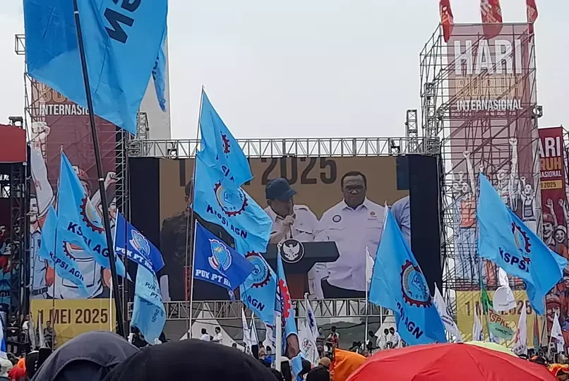 Presiden Prabowo Subianto berjanji membentuk Dewan Kesejahteraan Buruh Nasional saat menghadiri peringatan Hari Buruh Internasional atau May Day 2025 di Monas, Kamis, 1 Mei 2025. (Beritasatu/Ilham Oktafian)