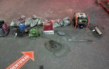Polres Sambas Amankan 9 Terduga Pelaku PETI di Lahan PT WHS, Temukan 19 Karung Batu dan Tanah Diduga Mengandung Emas