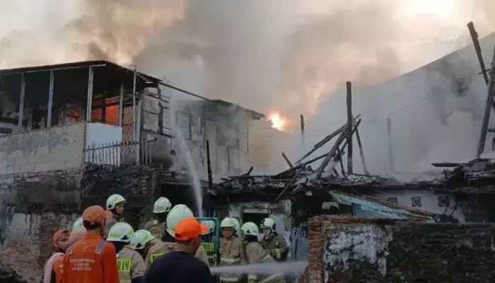 Kebakaran Hanguskan 8 Rumah di Kemayoran, 44 Jiwa Kehilangan Tempat Tinggal