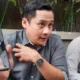 Image Credit Dayat/Beritasatu - Kuasa hukum korban WAW memperlihatkan bukti rekaman CCTV kehilangan jam tangan mewah saat menginap di salah satu hotel di Surabaya.